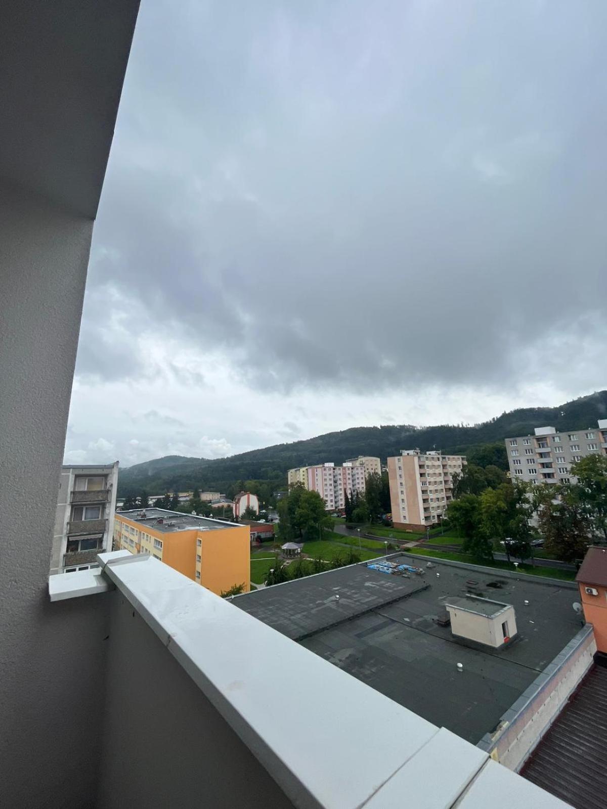 Apartmens Kv การ์โลวีวารี ภายนอก รูปภาพ